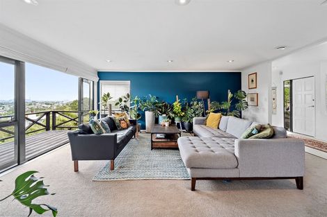 Photo of property in 2/2 Parr Terrace, Castor Bay, Auckland, 0620