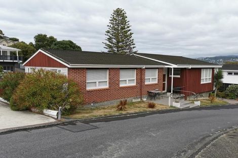 Photo of property in 5 Cherry Grove, Strathmore Park, Wellington, 6022