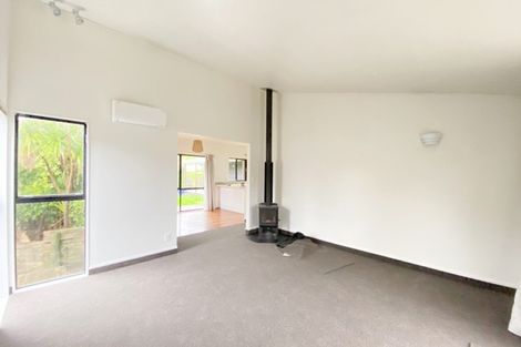 Photo of property in 16 Opanuku Road, Henderson Valley, Auckland, 0612