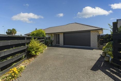 Photo of property in 22 Vista Close, Omokoroa, 3114