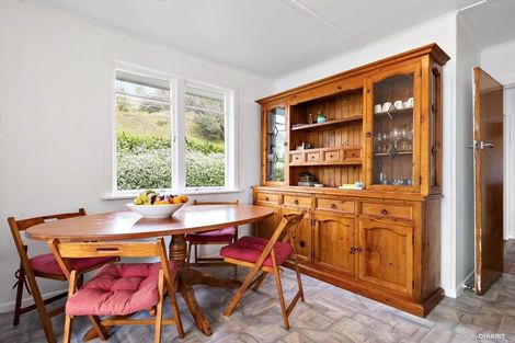 Photo of property in 22 Kenmore Street, Newlands, Wellington, 6037