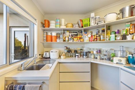 Photo of property in 33 Veale Road, Frankleigh Park, New Plymouth, 4371