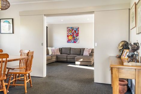Photo of property in 7 Pokohiwi Road, Normandale, Lower Hutt, 5010