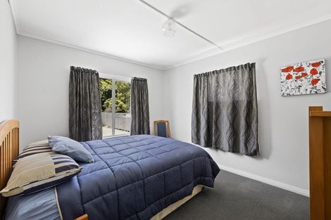 Photo of property in 51 Seaview Road, Marfell, New Plymouth, 4310