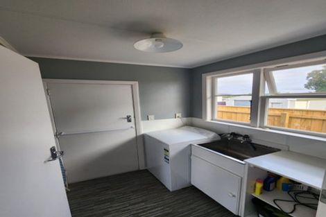 Photo of property in 4 Woburn Place, Takaro, Palmerston North, 4412