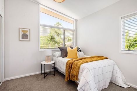 Photo of property in 4 Gladys Avenue, Glenfield, Auckland, 0629