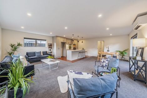 Photo of property in 7 Thornbury Lane, Timberlea, Upper Hutt, 5018