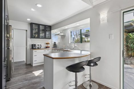 Photo of property in 906a East Coast Road, Northcross, Auckland, 0630