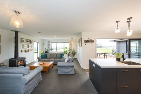 Photo of property in 52 Centre Road, Aokautere, Palmerston North, 4471