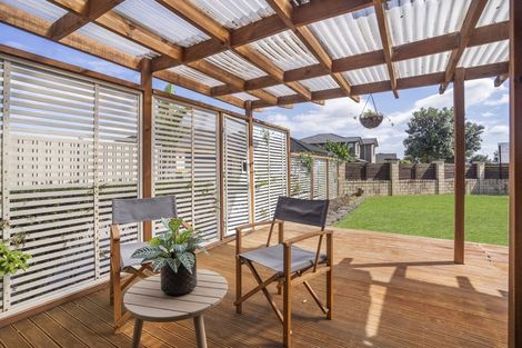 Photo of property in 11 Erceg Way, Rosehill, Papakura, 2113