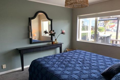 Photo of property in 5 Esther Place, Red Beach, 0932