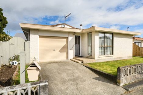 Photo of property in 1a Lowestoft Place, West End, Palmerston North, 4412
