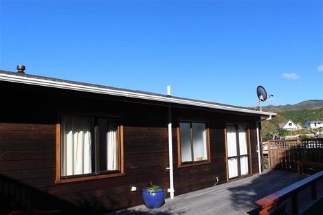 Photo of property in 5a Dennis Way, Island Bay, Wellington, 6023