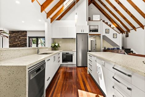 Photo of property in 82 Tauroa Road, Havelock North, 4130