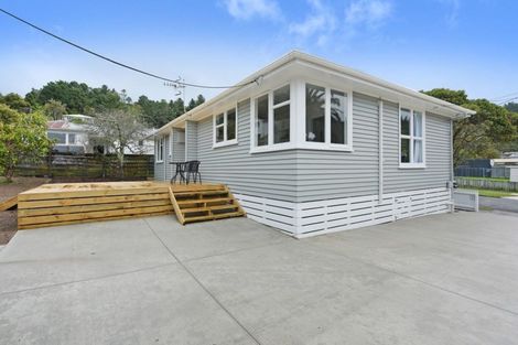 Photo of property in 2 Thomson Grove, Stokes Valley, Lower Hutt, 5019