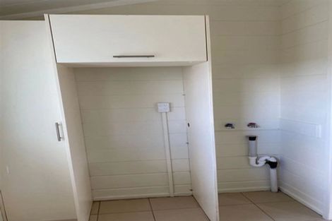 Photo of property in 1/41 Hobsonville Road, West Harbour, Auckland, 0618