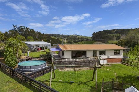Photo of property in 1187 Peak Road, Helensville, 0875