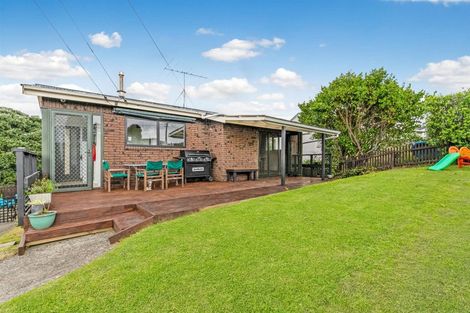 Photo of property in 90 Howard Road, Orere Point, Papakura, 2585