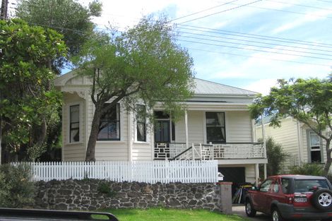 Photo of property in 25 Roslyn Terrace, Stanley Point, Auckland, 0624