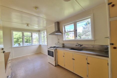 Photo of property in 12 Dorset Grove, Cannons Creek, Porirua, 5024