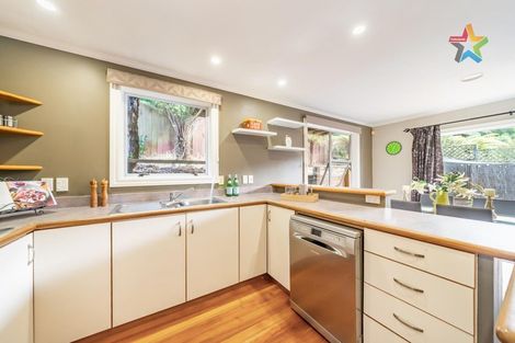 Photo of property in 2/150 Tirohanga Road, Tirohanga, Lower Hutt, 5010