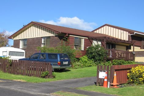 Photo of property in 2/13 Courant Place, Clover Park, Auckland, 2019