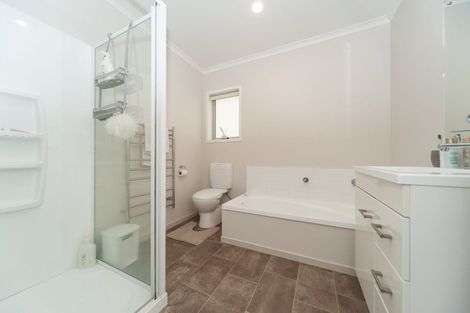 Photo of property in 10 Greenstone Grove, Brown Owl, Upper Hutt, 5018