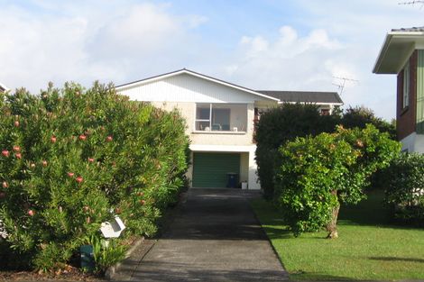 Photo of property in 26 Chatswood Grove, Chatswood, Auckland, 0626