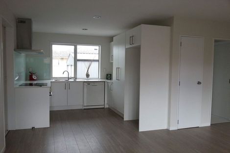Photo of property in 6 Kaumatua Place, Te Atatu Peninsula, Auckland, 0610