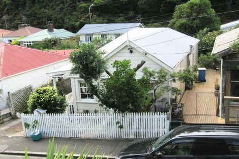 Photo of property in 37 Edinburgh Terrace, Berhampore, Wellington, 6023