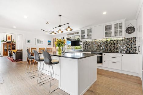 Photo of property in 1/4 Roberts Road, Matakatia, Whangaparaoa, 0930