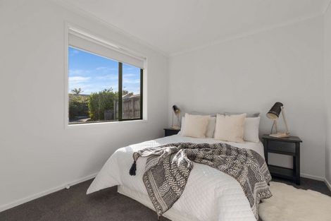 Photo of property in 36 Roy Maloney Drive, Henderson, Auckland, 0612