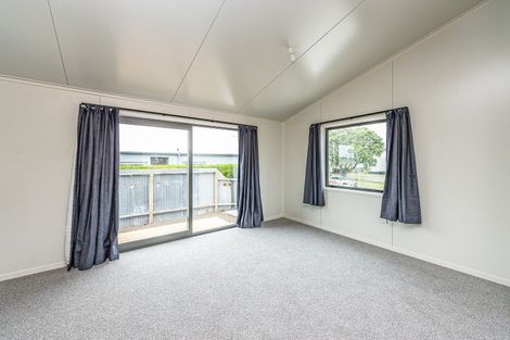 Photo of property in 19 Karewa Street, Castlecliff, Wanganui, 4501