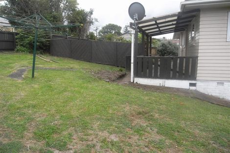 Photo of property in 2 Fairlea Road, Te Atatu South, Auckland, 0610