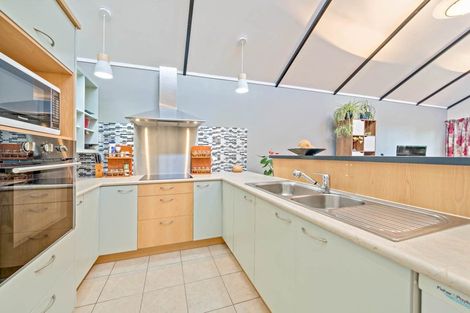 Photo of property in 5 Woodbank Drive, Glen Eden, Auckland, 0602