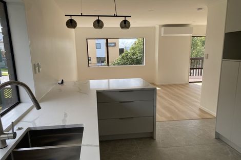 Photo of property in 33a Sunderlands Road, Half Moon Bay, Auckland, 2012