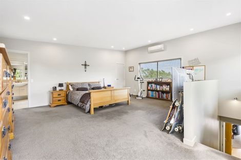 Photo of property in 10 Treetops Way, Bayview, Auckland, 0629