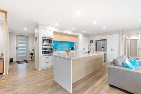 Photo of property in 16 Ruth Craig Place, Stanmore Bay, Whangaparaoa, 0932