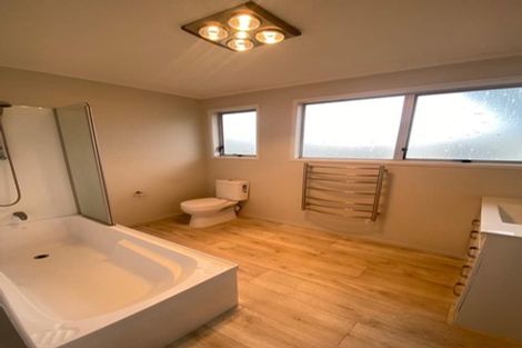 Photo of property in 21 Adel Place, Weymouth, Auckland, 2103