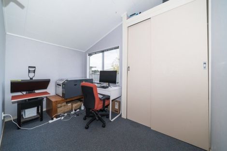 Photo of property in 30 Tiller Close, Kelvin Grove, Palmerston North, 4414