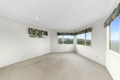 Photo of property in 9 Bennett Grove, Newlands, Wellington, 6037