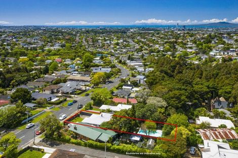 Photo of property in 15 Moore Street, Hillcrest, Auckland, 0627