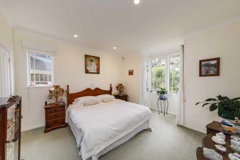 Photo of property in 4 The Oaks, Awapuni, Palmerston North, 4412
