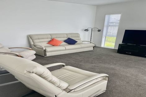 Photo of property in 8 Aporo Drive, Kumeu, 0810