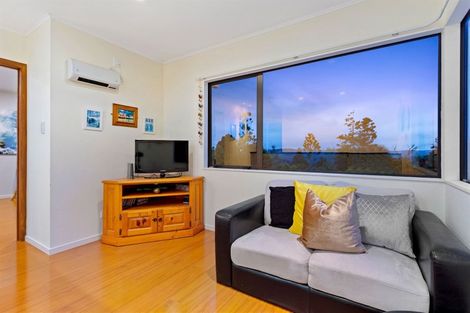 Photo of property in 1109 Scenic Drive North, Swanson, Auckland, 0816