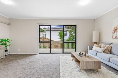 Photo of property in 3 Fernhaven Place, Massey, Auckland, 0614