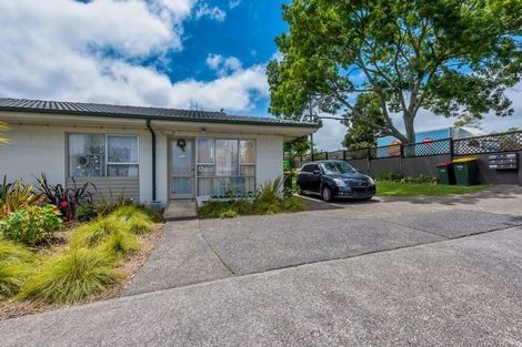 Photo of property in 1/38 Edmonton Road, Henderson, Auckland, 0612