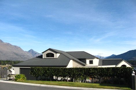 Photo of property in 8 Garland Terrace, Kelvin Heights, Queenstown, 9300