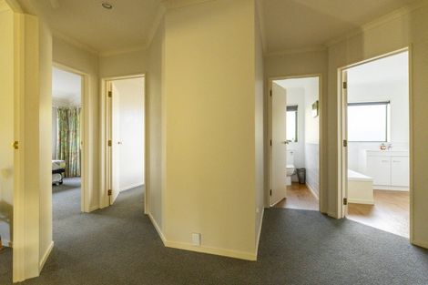 Photo of property in 30 Fairview Terrace, Waipahihi, Taupo, 3330