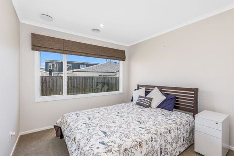 Photo of property in 17 Waitaria Terrace, Aotea, Porirua, 5024